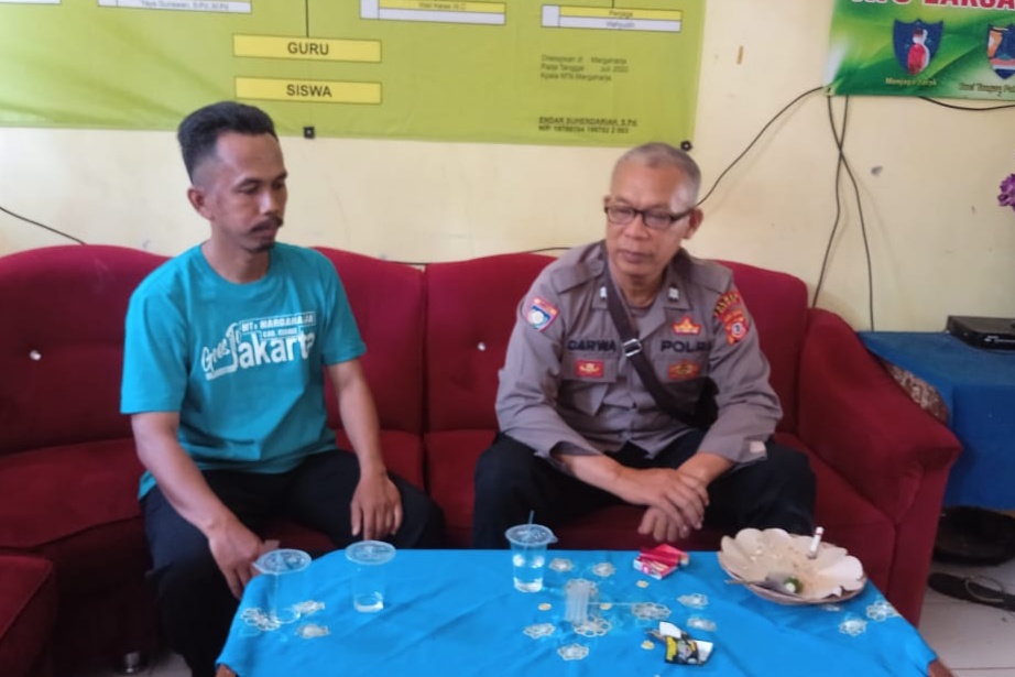 Sambang Kamtibmas, Polsek Sukadana Silaturahmi ke Guru Piket di MTs Margaharja