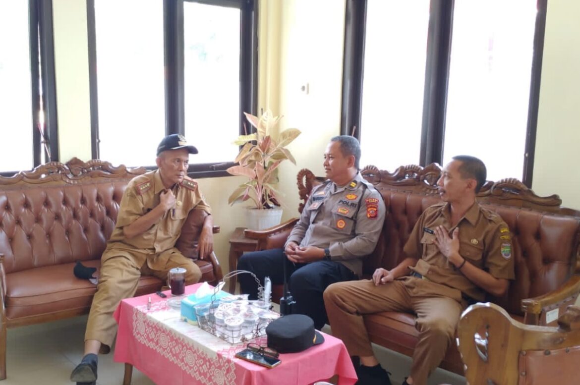 Jalin Silaturahmi, Polsek Cimaragas Polres Ciamis Sambangi Forkopimcam Cidolog