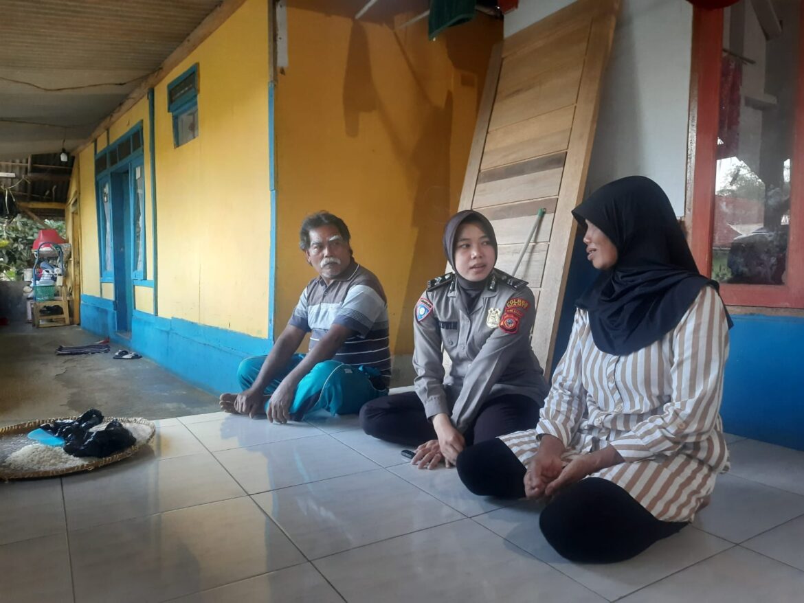 Polsek Ciamis Laksanakan Giat Sambang dan Himbauan Kamtibmas kepada Warga Desa Saguling
