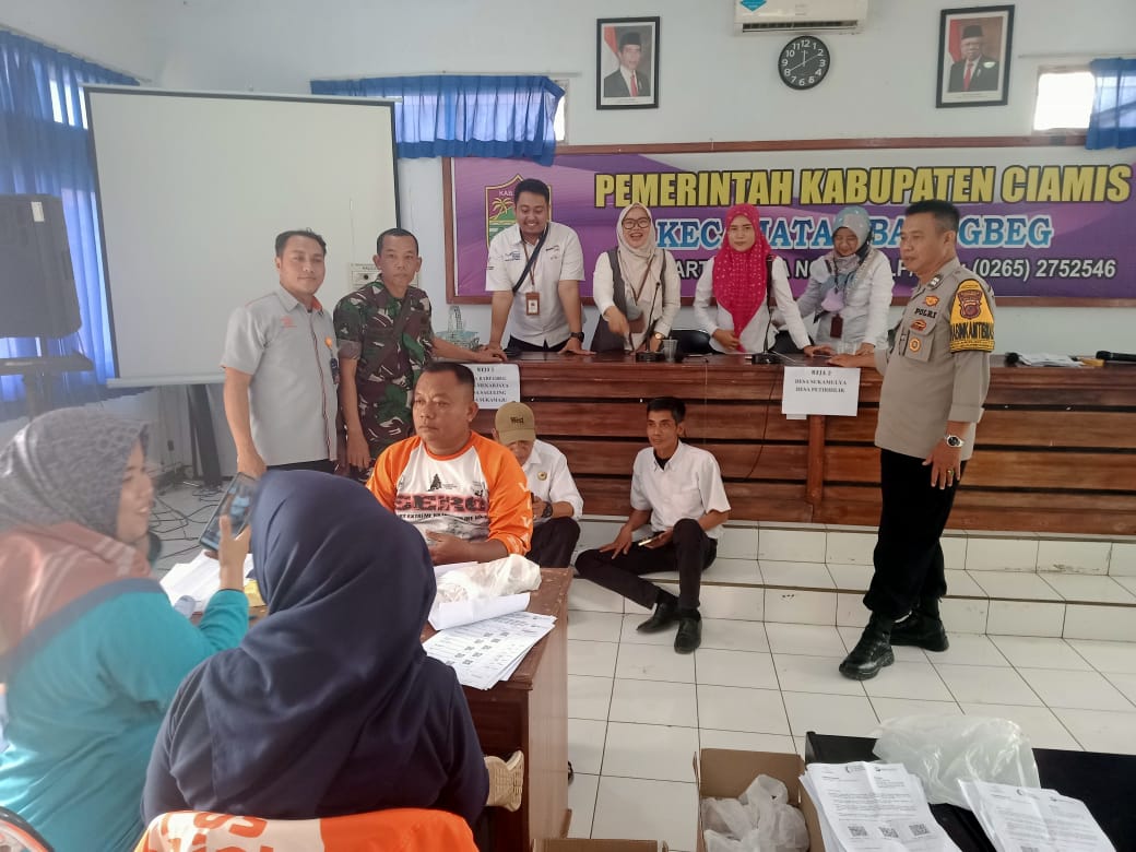 Cegah Kericuhan, Polsek Ciamis Monitoring Penyaluran Bantuan Pangan Rawan Stunting