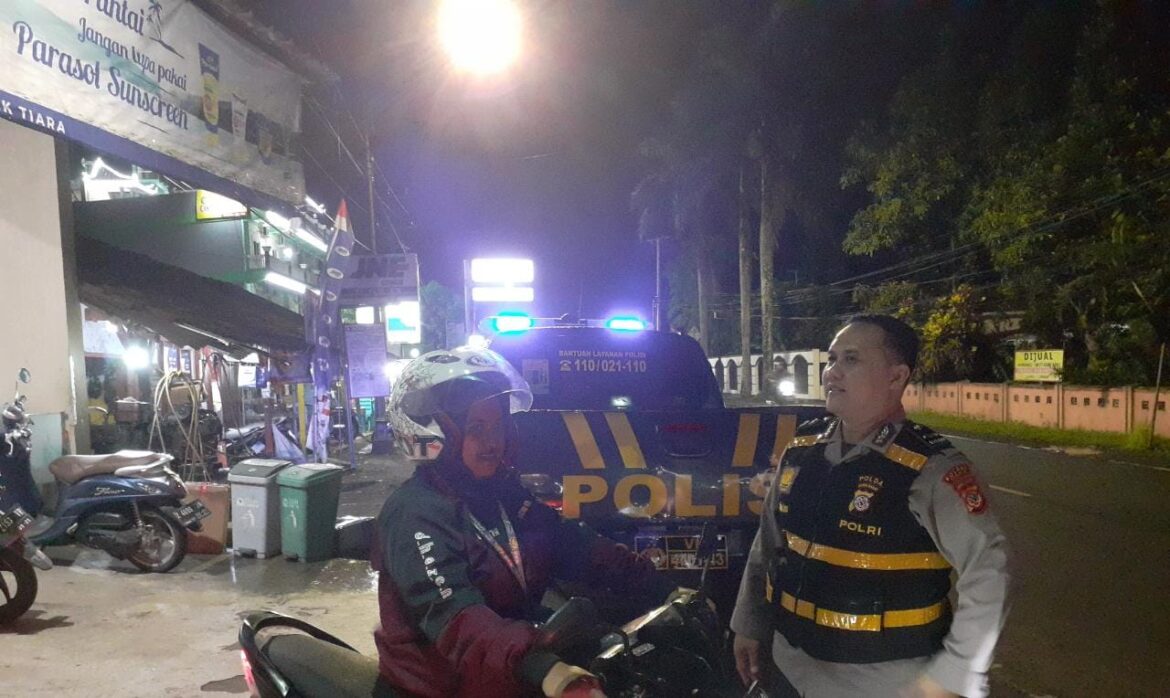 Berikan Rasa Aman, Bhabinkamtibmas Polsek Cisaga Sambang Kamtibmas ke Desa Mekarmukti