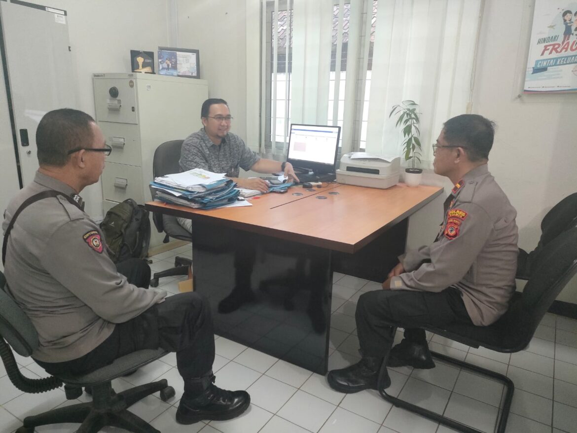 Polsek Sukadana Beri Pembinaan ke Satpam Perbankan di Ciliat Sukadana
