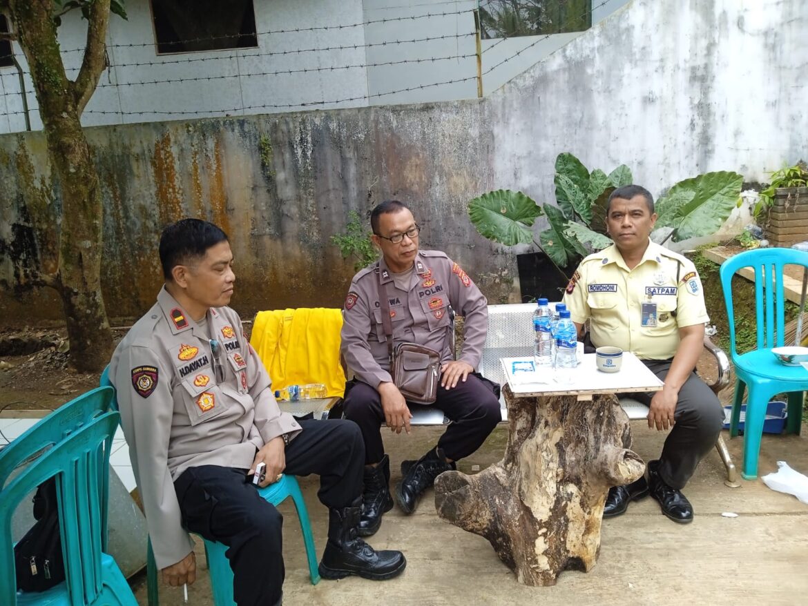 Cipta Kondisi, Kapolsek Sukadana Beri Imbauan ke Pegawai Bank BRI Unit Ciliat