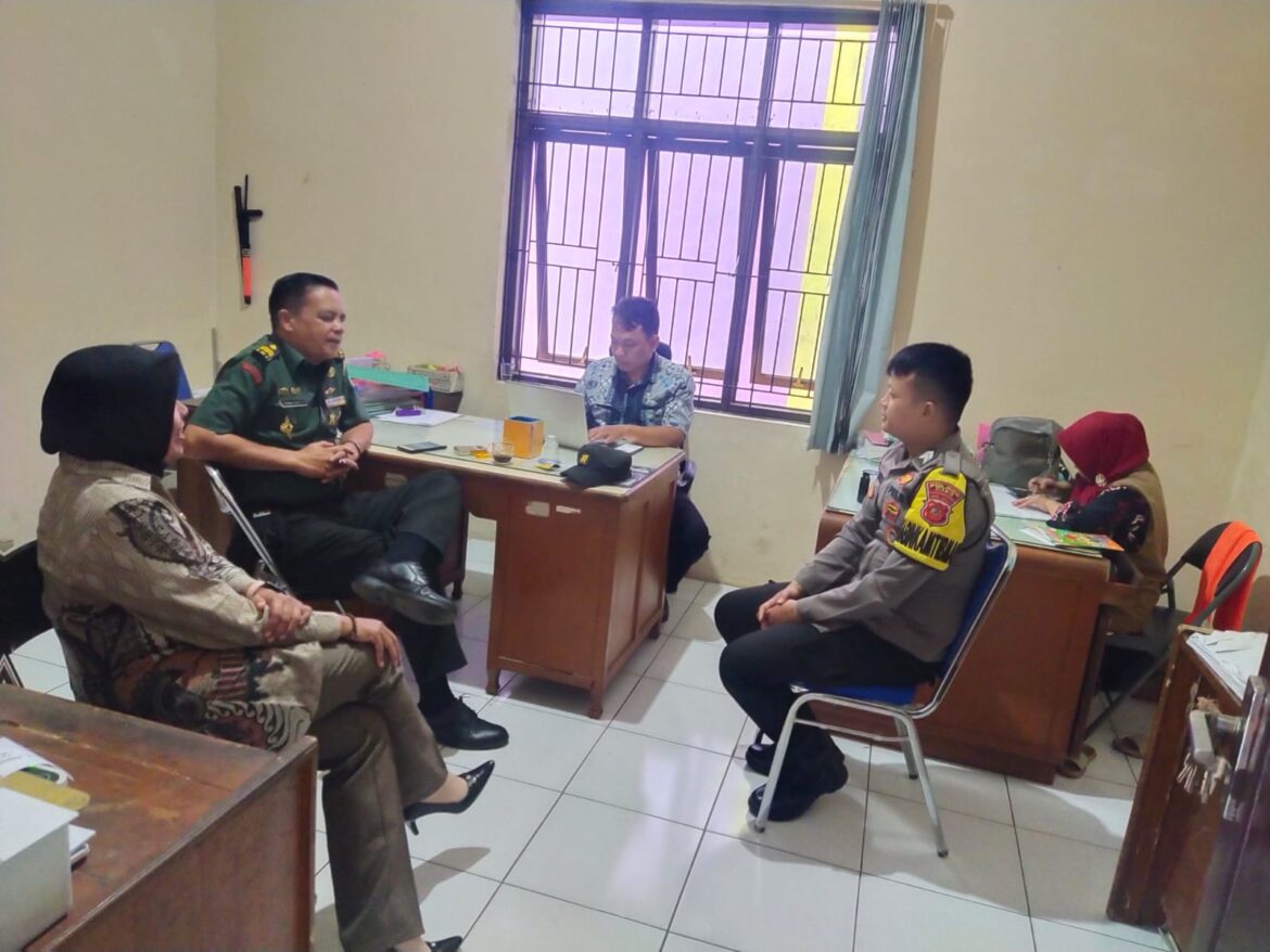 Polsek Ciamis Giat Sambang dan Silaturahmi kepada Pegawai Kantor Kelurahan Sindangrasa