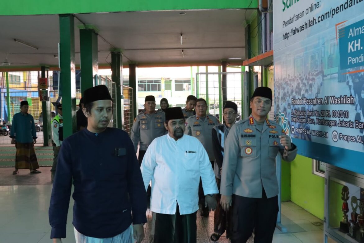 Jumat Curhat, Kombes Pol M Syahduddi Silaturahmi Ke Ponpes Al Wasilah Sampaikan Pesan Kamtibmas
