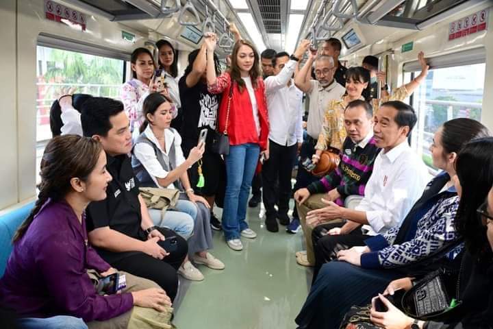 Presiden Jokowi Berharap Kehadiran LRT Dorong Masyarakat Gunakan Transportasi Massal