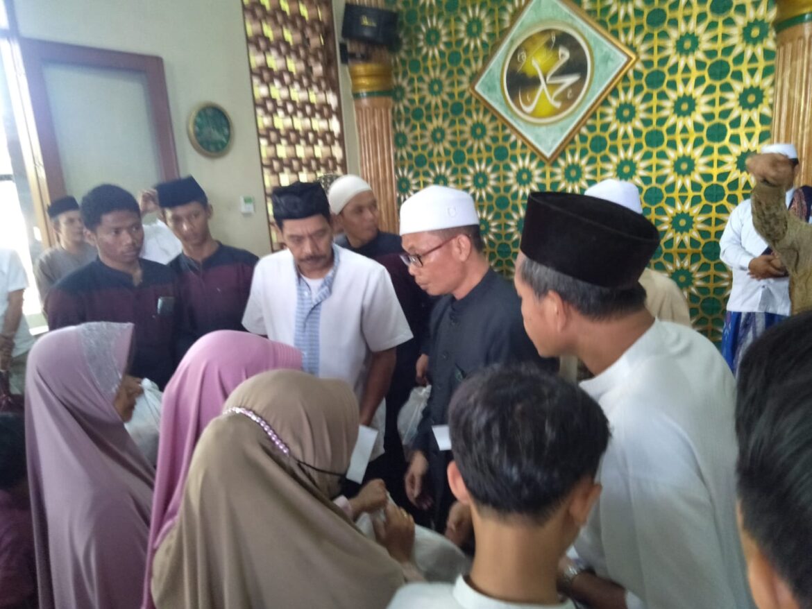 Anggota Dewan DPRD Muhammad Taufik S.E Gelar Acara Bakti Sosial Santunan Anak Yatim Di Rw 016 Kelurahan Cilangkap
