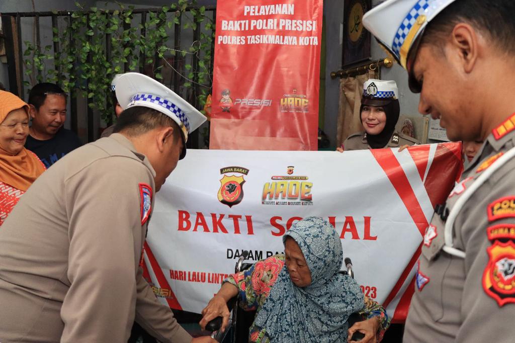 Kegiatan Bakti Polri Presisi Polres Tasik Kota, Berikan Kursi Roda Untuk Warga