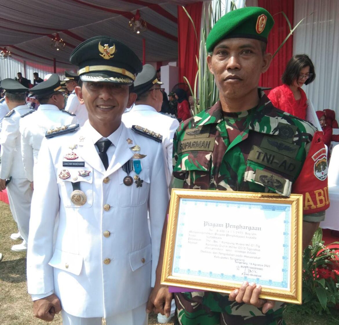 Dihari Hut RI Ke 78 Serda Suparman Anggota Koramil 01/TelukNaga Dapat Piagam Penghargaan Dari Bupati Tangerang