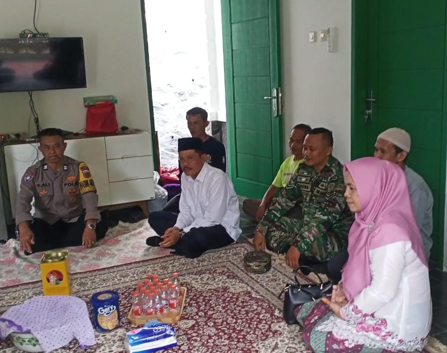 Polsek Ciamis Sambang ke Warga Desa Sukamulya Sosialisasikan Bahaya Tindak Pidana Perdagangan Orang