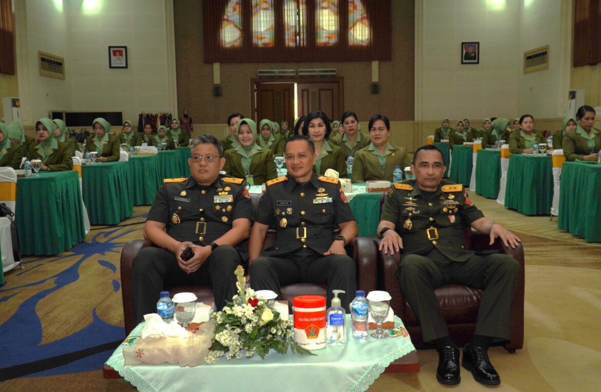Wadan Kodiklatad Hadiri Raker Persit Kartika Chandra Kirana PG Kodiklatad TA 2023