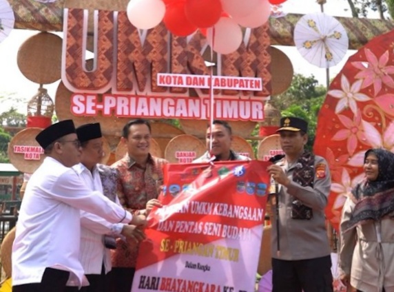 Kapolda Jabar Hadiri Pembukaan Pameran UMKM Kebangsaan Hari Bhayangkara ke 77 se-Priangan Timur