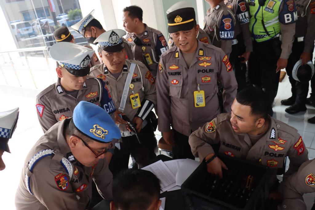 Pelaksanaan Pemeriksaan Senpi Simsa bagi Para Kapolsek dan Personil Jajaran Polres Bogor Rutin di Laksanakan dalam Rangka Gaktiplin Sebagai Anggota Polri