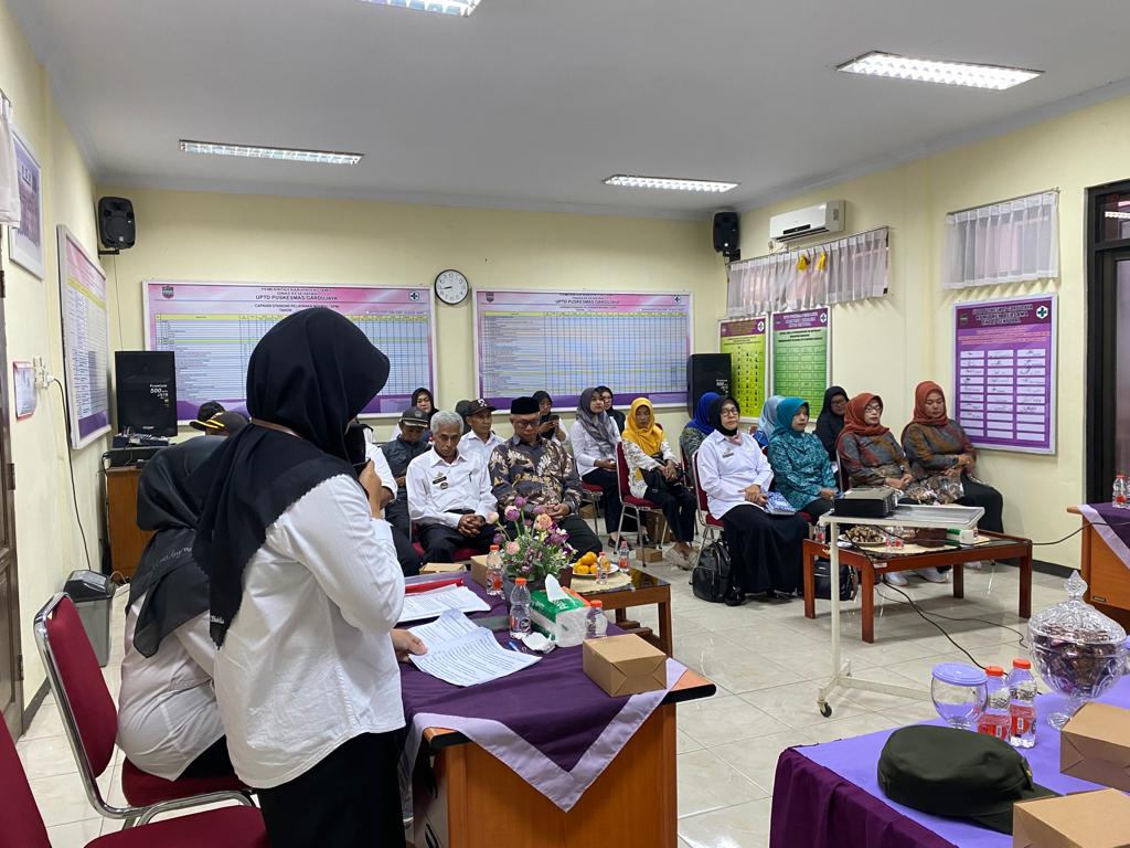 Polsek Panawangan Ngobrol Bareng Warga di Puskesmas Gardujaya