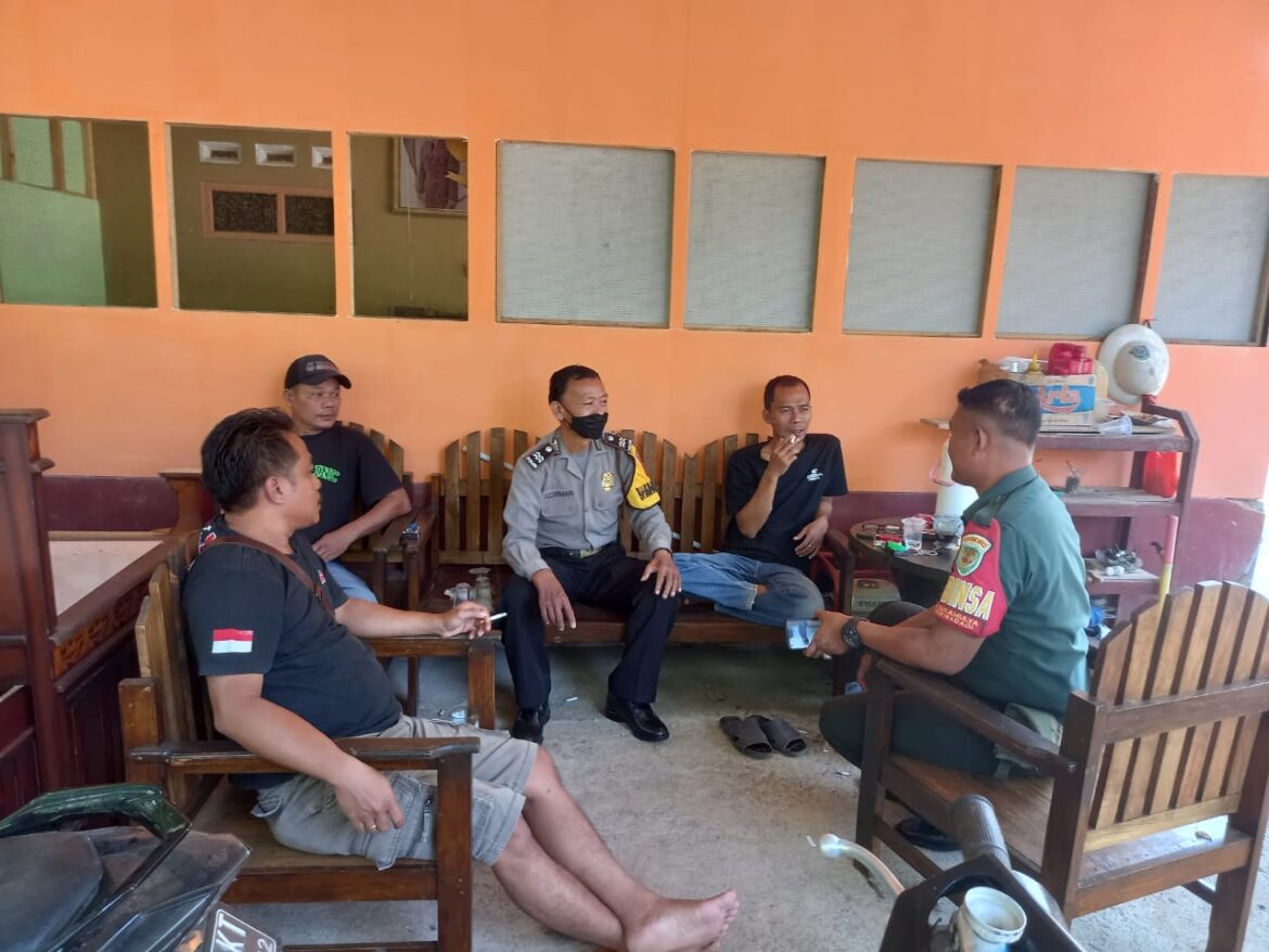 Antisipasi Gangguan Kamtibmas, Polsek Lakbok Polres Ciamis Sambang kepada Warga Desa Sukamulya