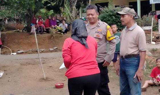 Beri Rasa Aman, Polsek Sukadana Polres Ciamis Giat Sambang dan Silaturahmi dengan Warga Desa Ciparigi