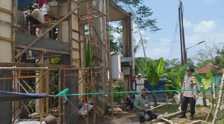 Polsek Cipaku Polres Ciamis Sambang kepada Warga Desa Selamanik Sosialisasikan Bahaya TPPO