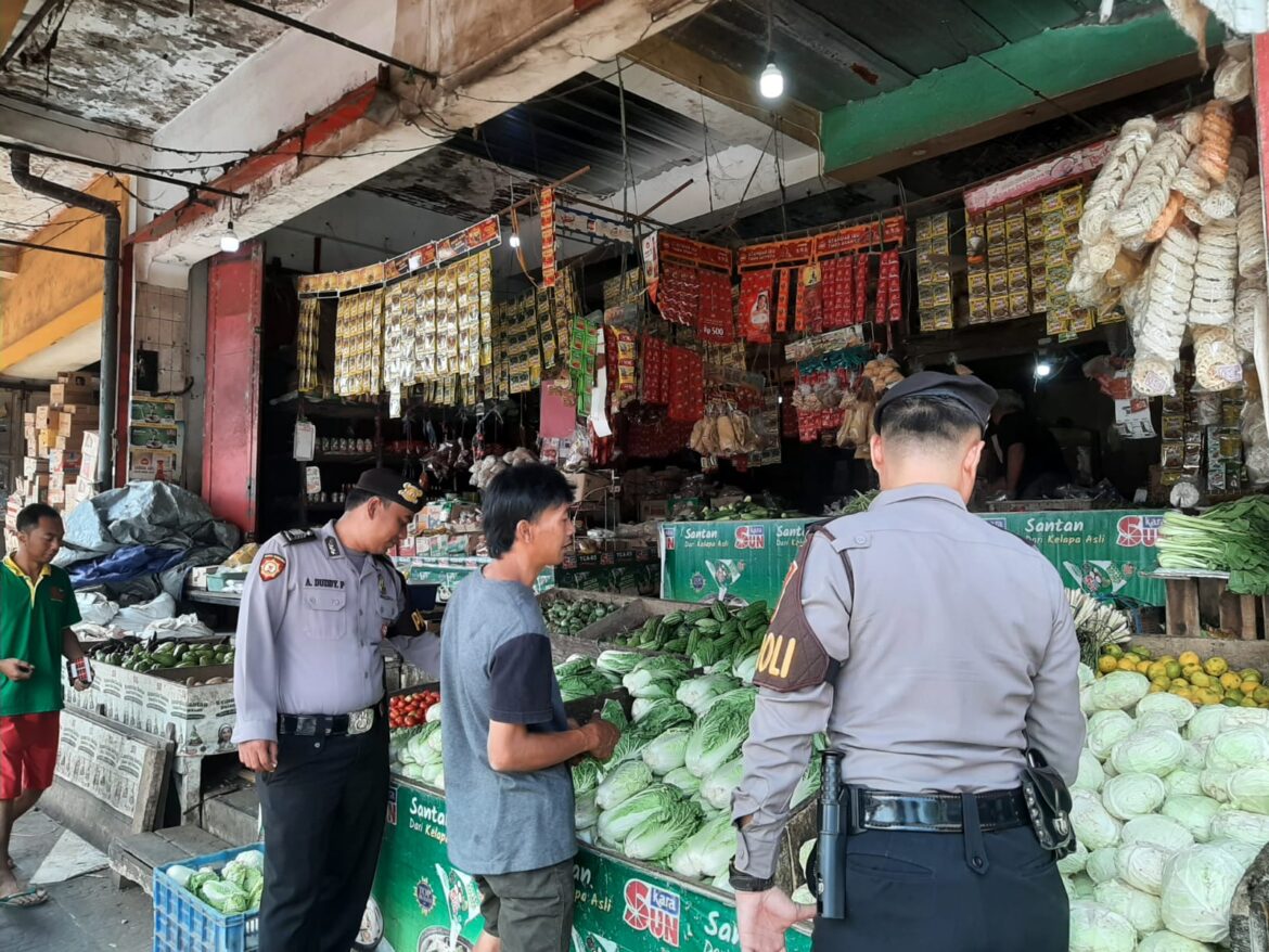 Sat Samapta Polres Ciamis Pantau Harga dan Ketersediaan Bahan Pokok di Komplek Pasar Ciamis
