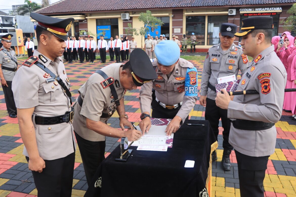 Kapolres Tasikmalaya Kota Pimpin Sertijab Kasat Lantas, Kasat Samapta dan 4 Kapolsek
