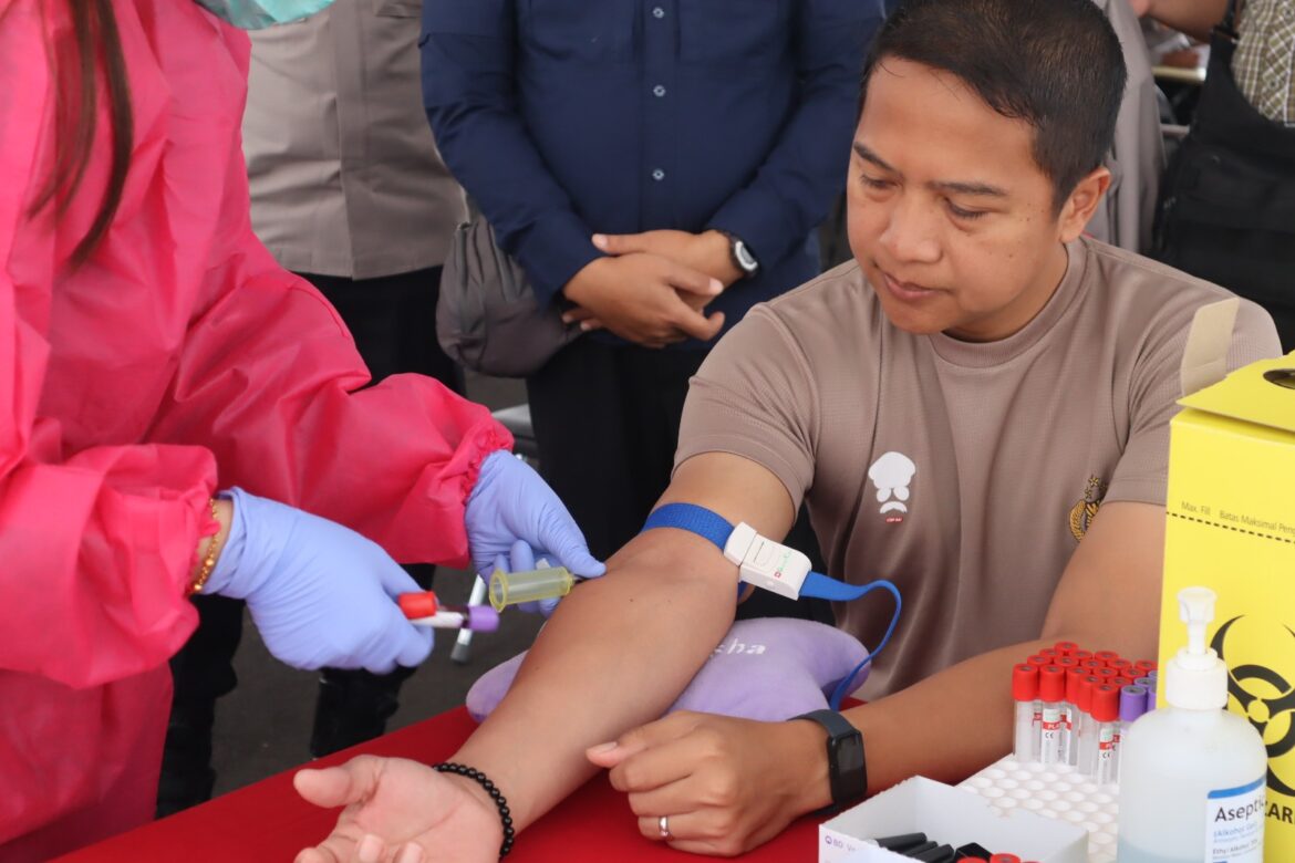 Pastikan Stamina Tetap Sehat Dalam Giat Rikkesla, Kapolres dan Personel Polres Ciamis Cek Kesehatan