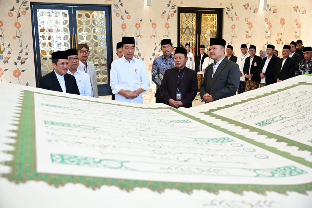 Awali Kunjungan Kerja Hari Kedua, Presiden Jokowi Terima Mushaf Al-Quran