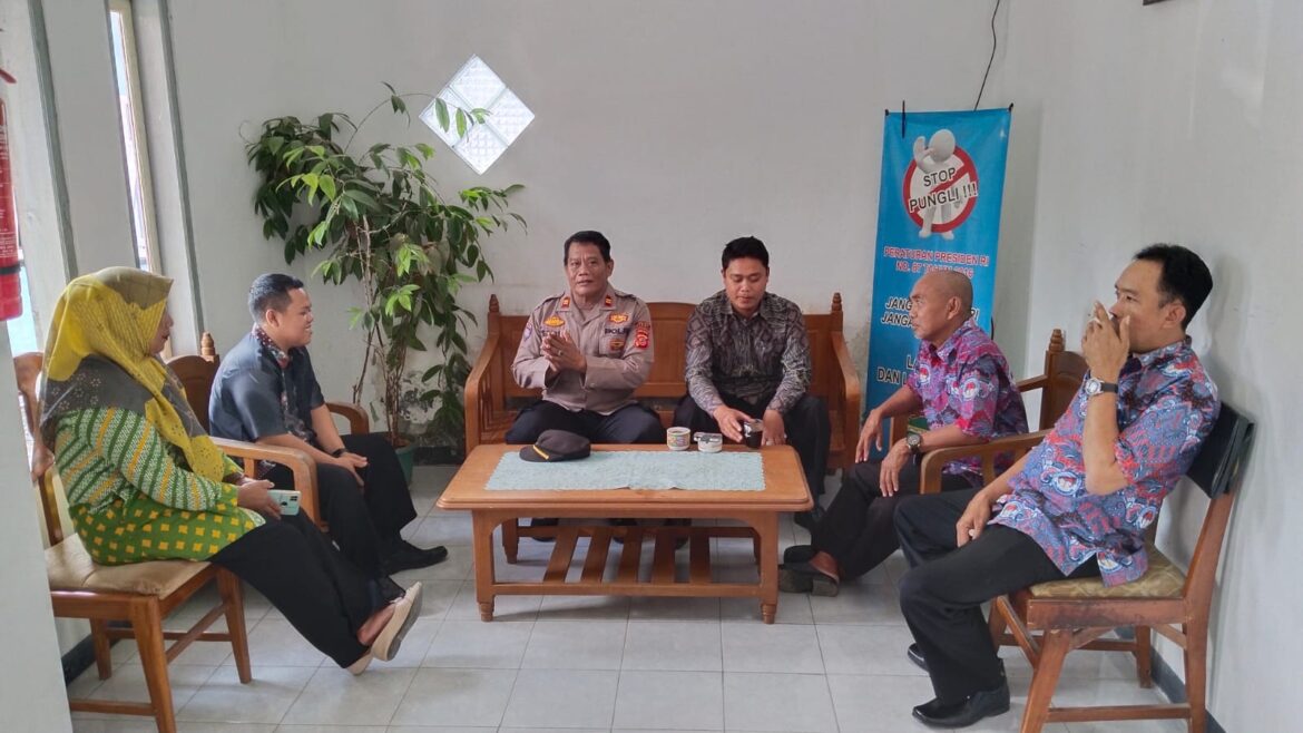 Polsek Banjarsari Polres Ciamis Gali Informasi Warga Antisipasi Gangguan Kamtibmas