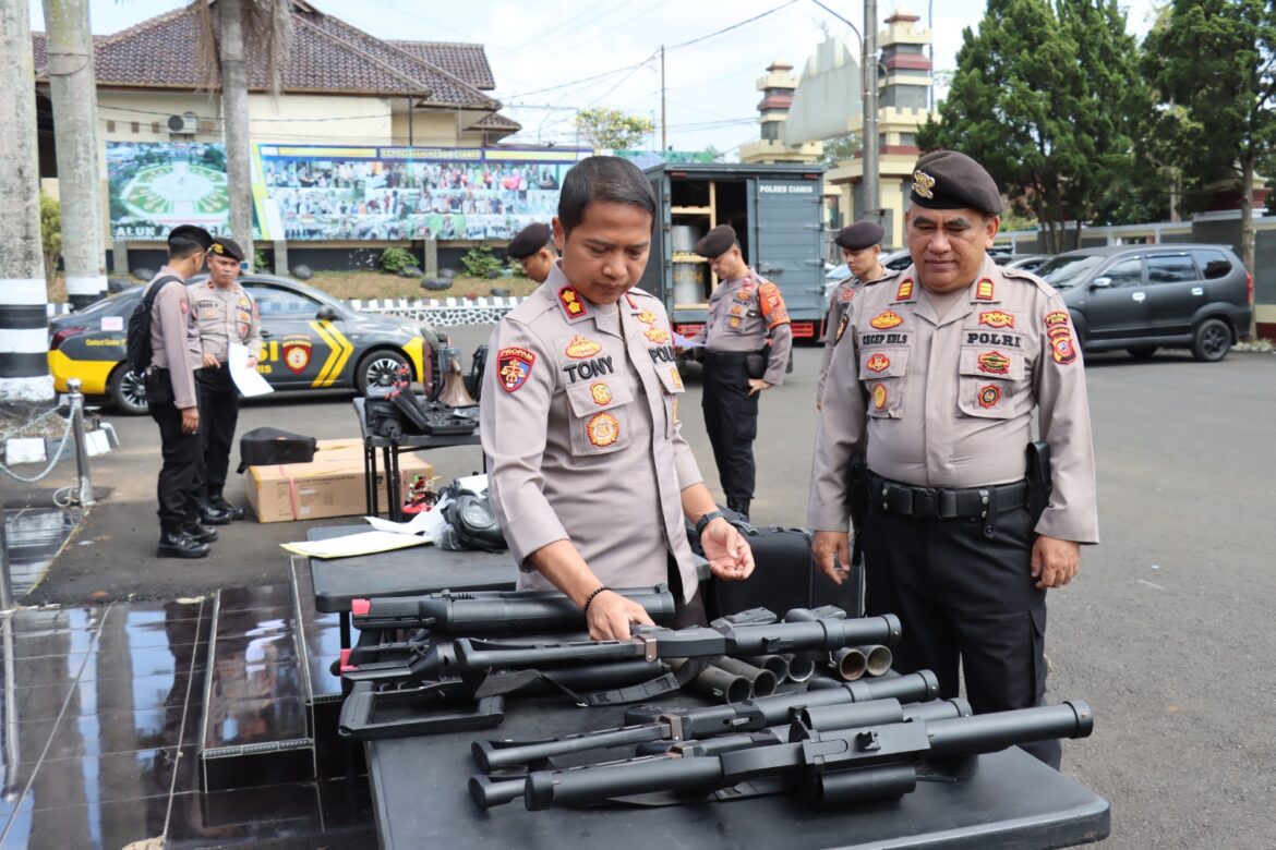 Pastikan Keamanan Pemilu 2024 Aman dan Kondusif, Kapolres Ciamis Cek Personel dan Sarpras Dalmas