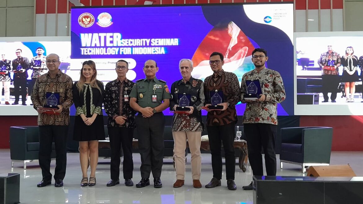 Arief Nasrudin, Direktur Utama PAM Jaya, Memberikan Paparan Mengenai Upaya yang dilakukan Perusahaan dalam Mengatasi Tantangan Pasokan Air Bersih di Jakarta