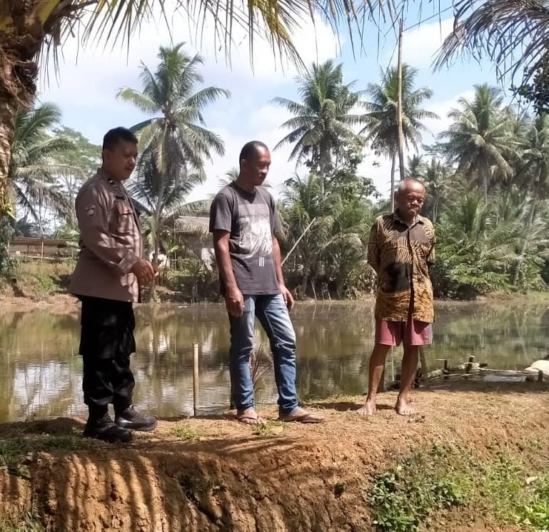 Beri Rasa Aman dan Nyaman, Polsek Cipaku Polres Ciamis Kunjungan Silaturahmi kepada Warga Desa Ciparigi