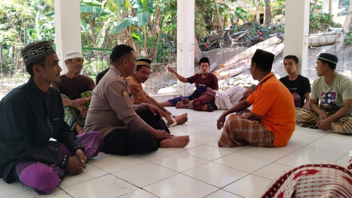 Polsek Banjarsari Polres Ciamis Sambang Kamtibmas ke Warga di Masjid