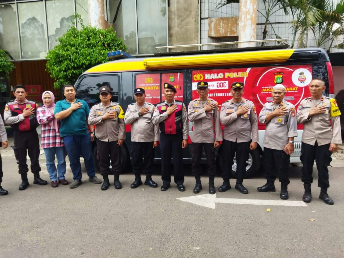 Halo Polisi, Polres Jakbar Hadir Di Pasar Grogol Beri Kemudahan Pelayanan Kepolisian