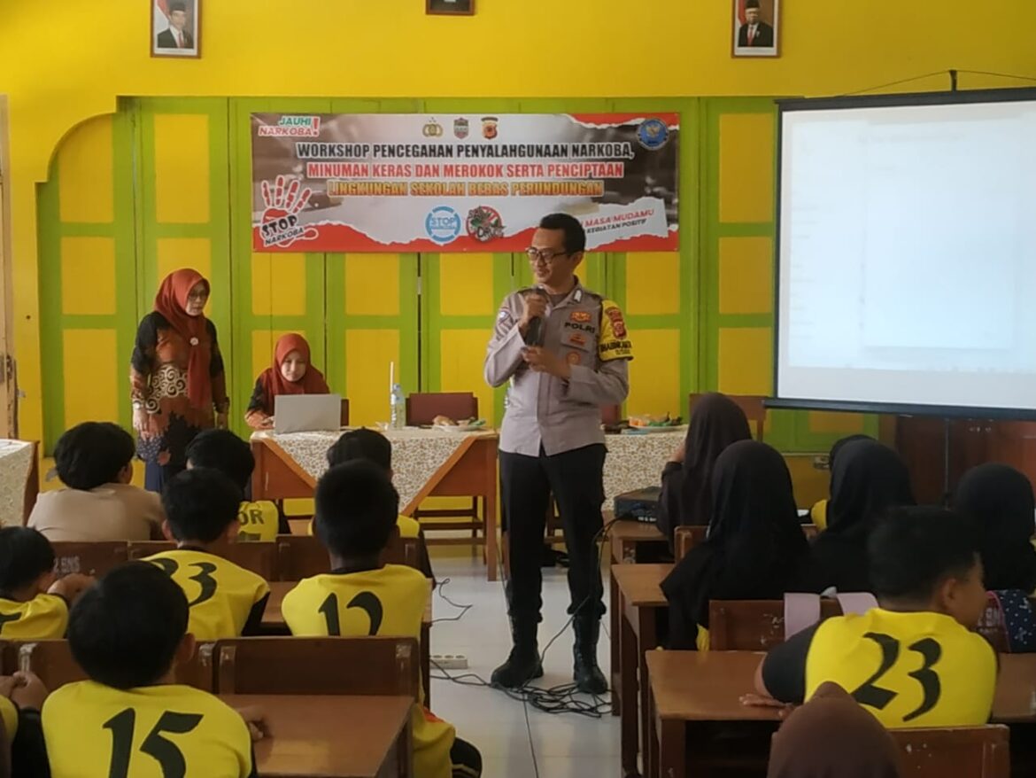 Berikan Edukasi Terhadap Siswa dan Masyarakat, Polsek Cipaku Polres Ciamis Lakukan Penyuluhan Narkoba