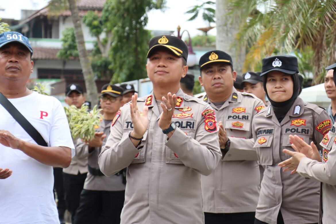 Polres Ciamis Beri Pelayanan Prima Saat Aksi Demo di Depan Gedung DPRD Ciamis