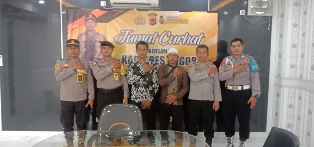 Masyarakat Kabupaten Bogor Masih Mendominasi Program Jumat Curhat Polres Bogor Warga Datang Untuk Curhat Terkait Permasalahan Yang Sedang di Hadapi Dalam Mencari Solusi, Sharring dan Jalan Keluar dari Curhattannya