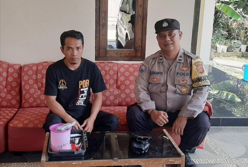Cipta Kondisi, Polsek Cipaku Polres Ciamis Sambang kepada Tokoh Masyarakat Desa Muktisari