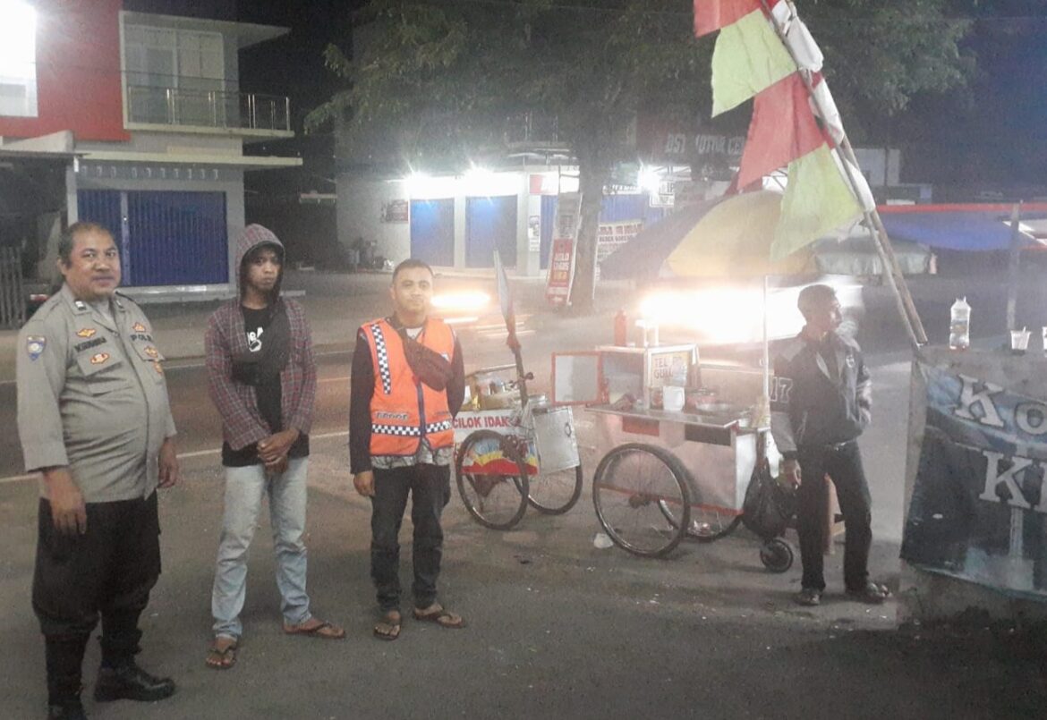 Jalin Silaturahmi, Polsek Cikoneng Polres Ciamis Sambang kepada Warga Desa Cimari
