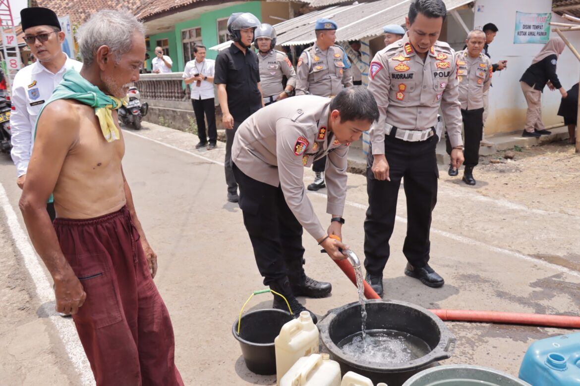 HUT Humas Polri ke-72, Polres Ciamis Distribusikan 10 Ribu Liter Air ke Desa Imbanagara Raya