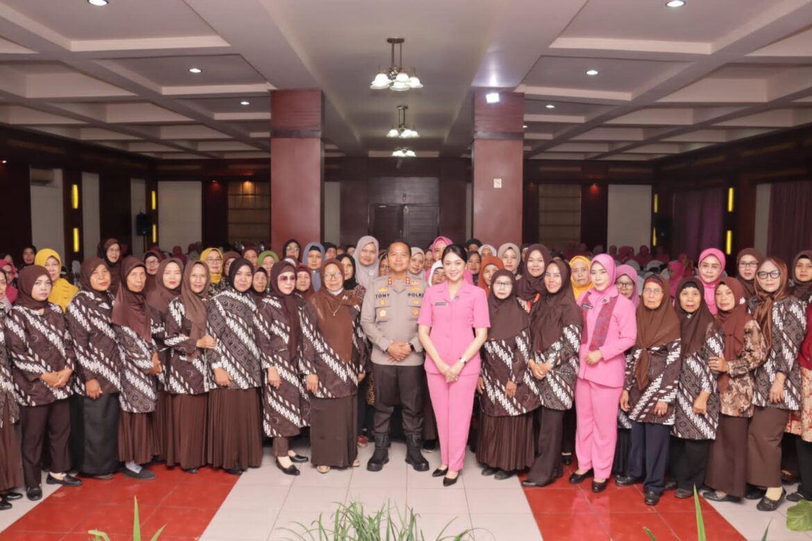 Kapolres Ciamis Bareng Bhayangkari Ngobrol Santai Bareng Warakawuri
