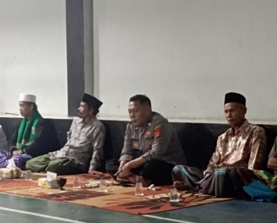 Polsek Cimaragas Polres Ciamis Hadiri Pengajian Bulanan di Aula Kantor Desa Beber