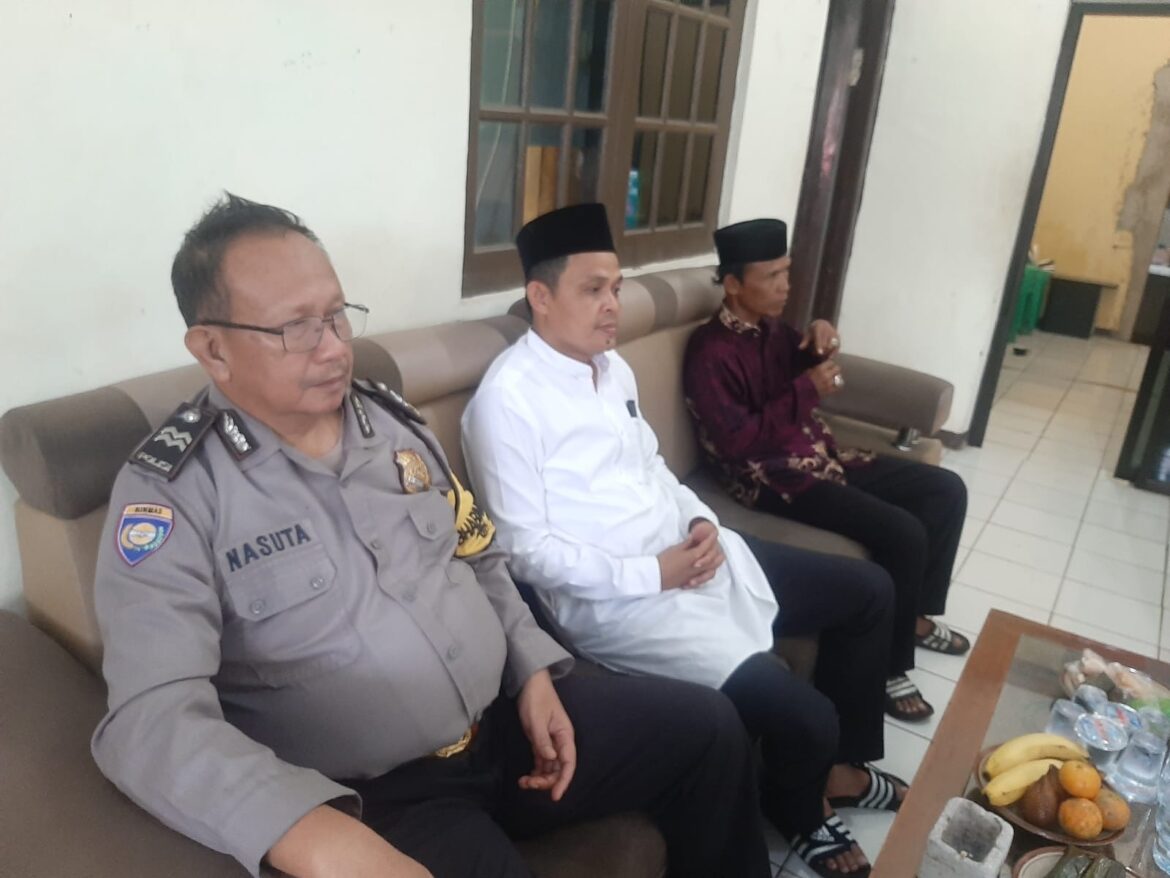 Wujud Pelayanan Masyarakat Bhabinkamtibmas Wilayah Hukum Polsek Rumpin Silahturahmi Tokoh Masyarakat Ajak Jaga Kamtibmas dan Cegah TPPO