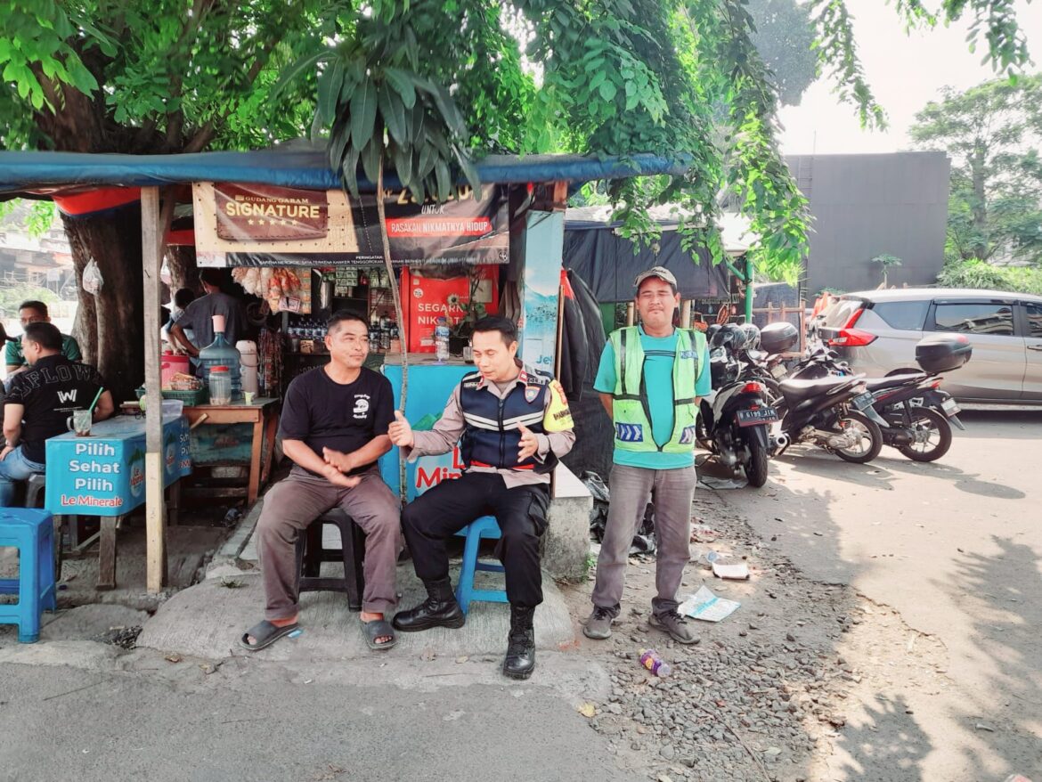 Door To Door System, Bhabinkamtibmas Srengseng Aiptu Agus Riyanto Beri Edukasi Kamtibmas