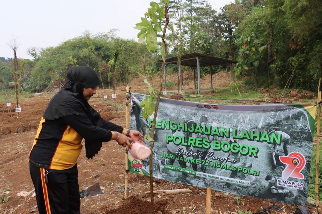 Dalam Rangka Menyambut Hut Humas Ke 72 Tahun Humas Polres Bogor Melaksanakan Giat Penghijauan Penanaman Pohon Diwilayah Hukum Polres Bogor Kabupaten Bogor