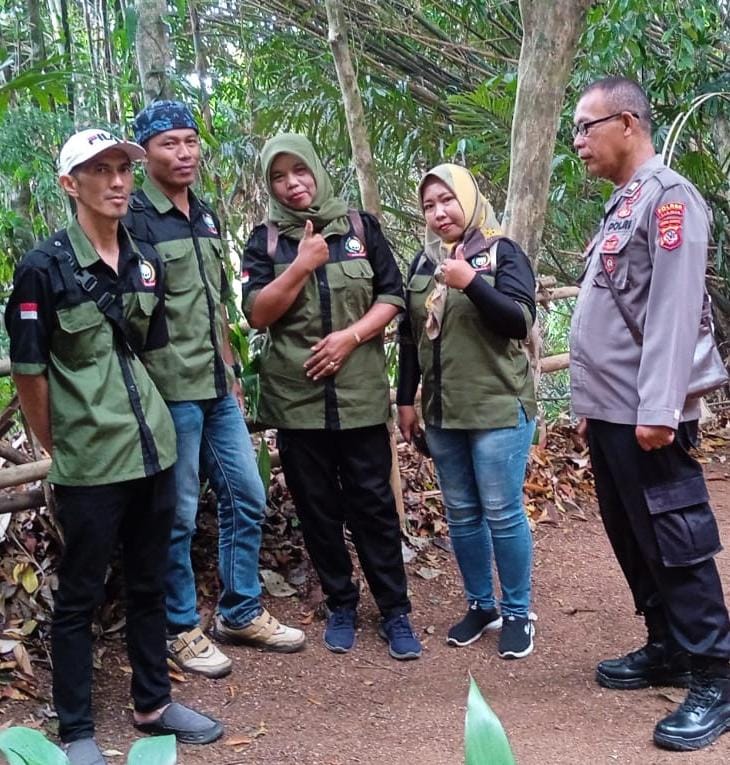 Polsek Sukadana Polres Ciamis Datangi Warga Desa Bunter Beri Imbauan Kamtibmas