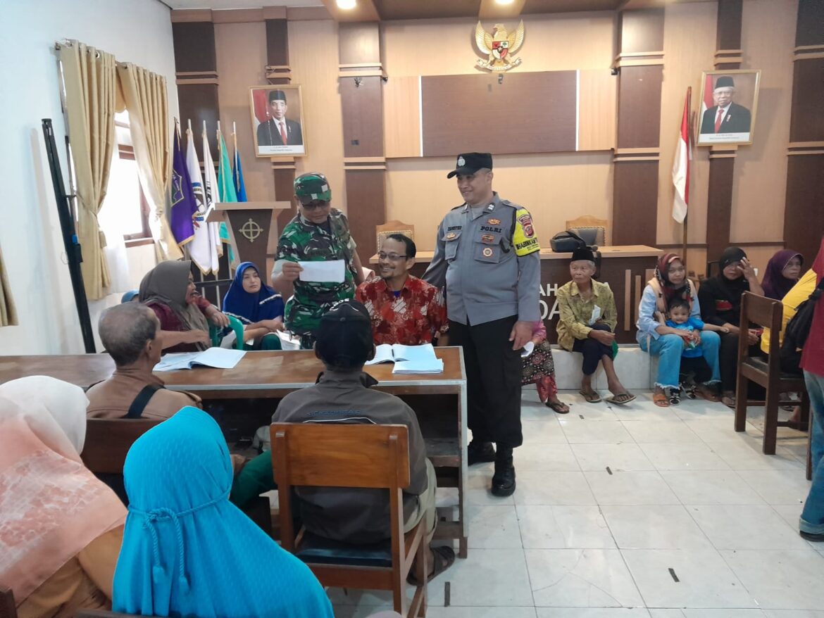 Polsek Sukadana Polres Ciamis Sambangi Desa Sukadana Sampaikan Himbauan kamtibmas