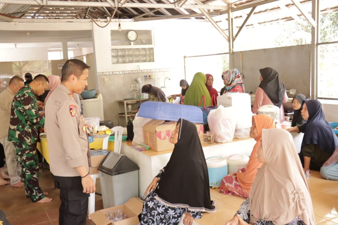 Jum’at Curhat: Humanis, Kapolres Ciamis Tegur, Sapa dan Ngobrol Bareng Bersama Warga