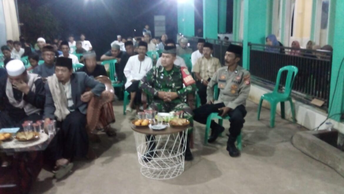Polsek Cikoneng Polres Ciamis Ikuti Acara Maulid Nabi 1445 H di Desa Sindangkasih