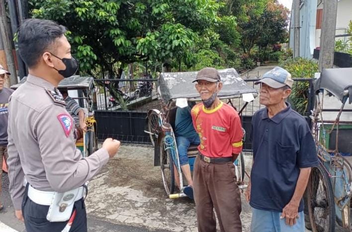 Satlantas Polres Ciamis Beri Pembinaan Etika Berlalu Lintas ke Masyarakat di Terminal