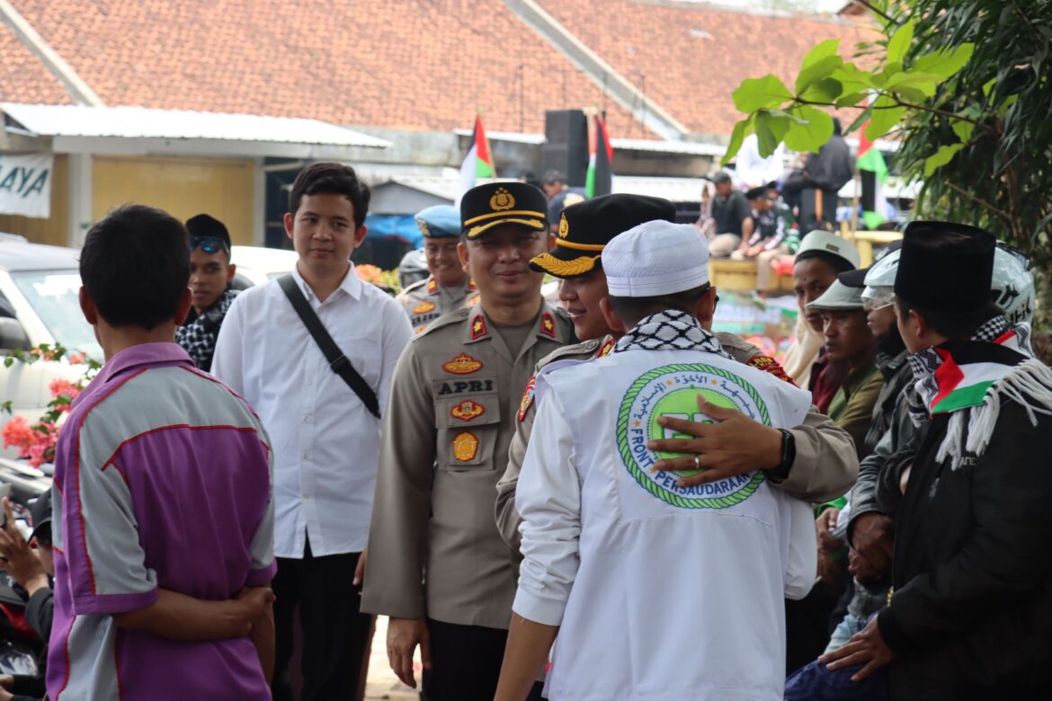 Kapolres Ciamis Pimpin Langsung Pelayanan Kepolisian Aksi Solidaritas Muslim Palestina di Ciamis