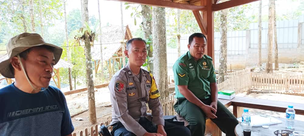 Jaga Kondusifitas Kamtibmas, Polsek Cismis Kunjungan Silaturahmi kepada Warga Desa Sadananya