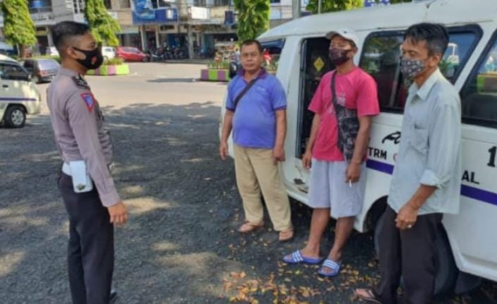 Cegah Laka Lantas, Satlantas Polres Ciamis Beri Imbauan Kamseltibcarlantas ke Sopir Angkot